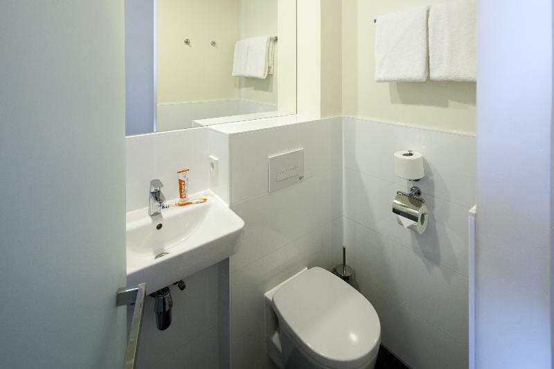Hotel Easyhotel Amsterdam 2*
